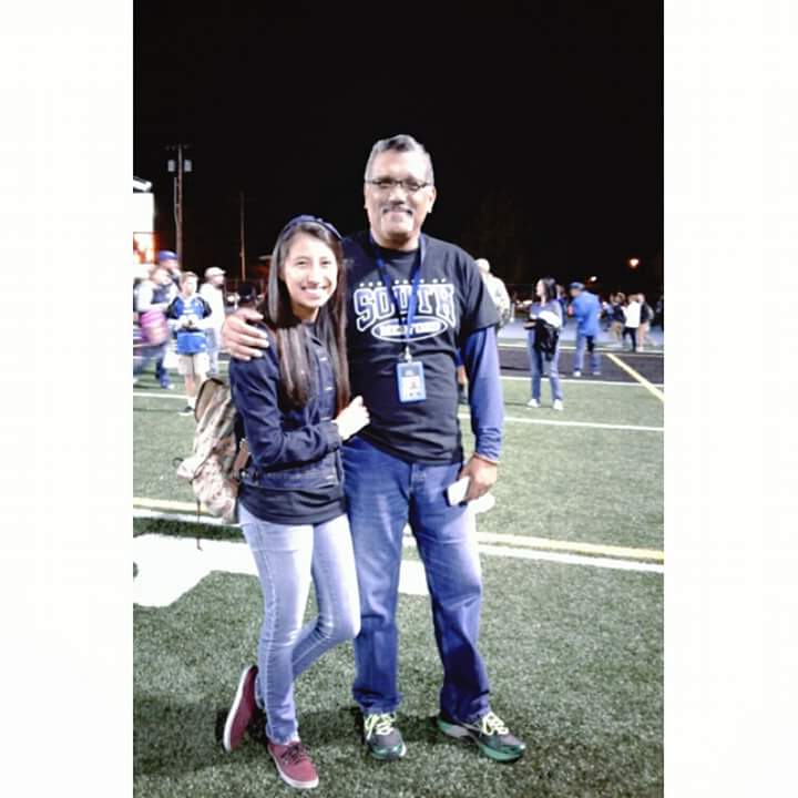 _Sindylu's tweet photo. Today is my favorite teacher's birthday, I love him as a daughter loves his father, I want to be a teacher like him in the future, I will always be grateful to you santi @HectorsEDUFile, you are an awesome teacher!😌😉😊 https://t.co/iS2Dxz8j2s
