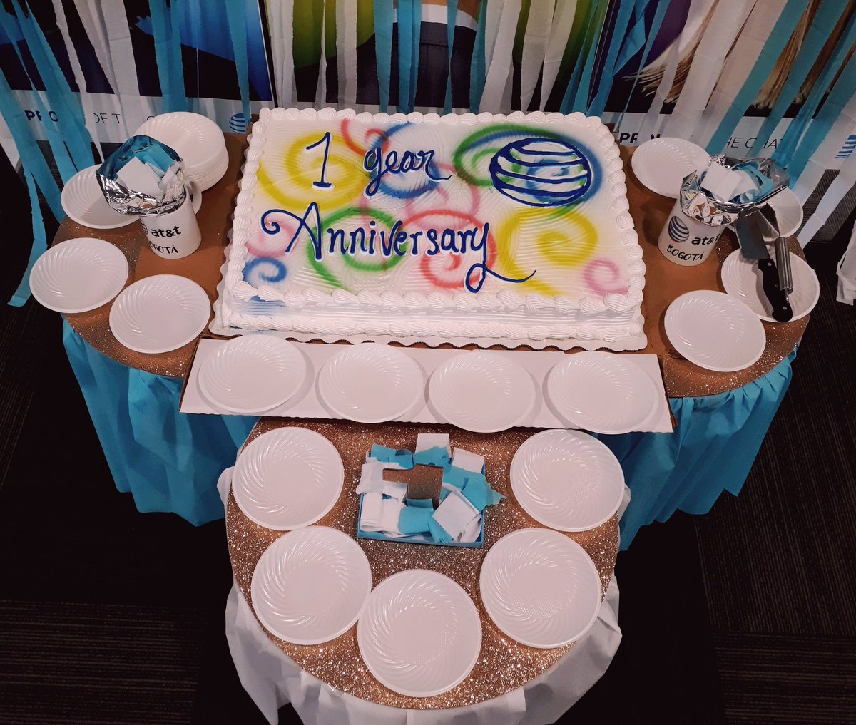 Thanks @liz_gtweets and <a href="/joe_farrell21/">Joe Farrell</a> for joining us in our 1 year live celebration! Hope you enjoied the cake 👏🎊🎉🎈🍰