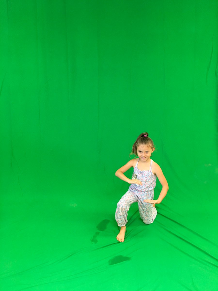 IolaniLSFabLab's tweet photo. 1st grade needed pictures of their students with a white background and they needed it fast. But we had no area that would work. Step up @IolaniLSFabLab with #greenscreenapp, a green screen and a piece of printer paper. https://t.co/dwjyiSq5dh