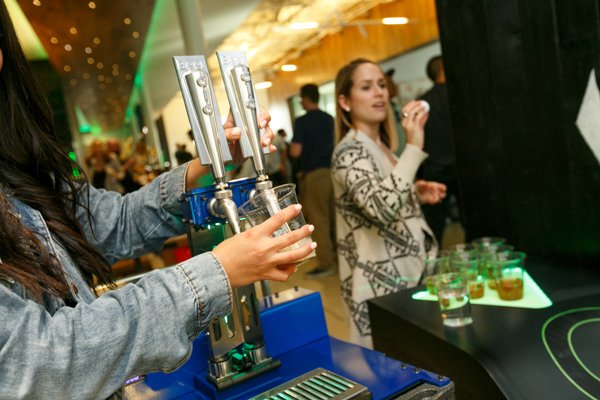 TheBeerGig's tweet photo. Beer Gig - portable self-cooled beer, wine, mixed drinks on tap wherever you go!  https://t.co/NhxYorbh4i     #GotAGig #beer #craftbeer #beerporn #homebrewing #mobilebartender https://t.co/bxSLXlgEdy