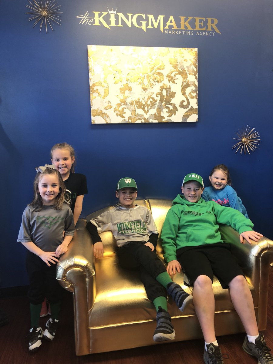 KingmakerAgency's tweet photo. Fun project with these cool cats from Winfield Little League today! Excited for more fun stuff in the future with our community! 💚⚾️ https://t.co/ikX7pTJUpg