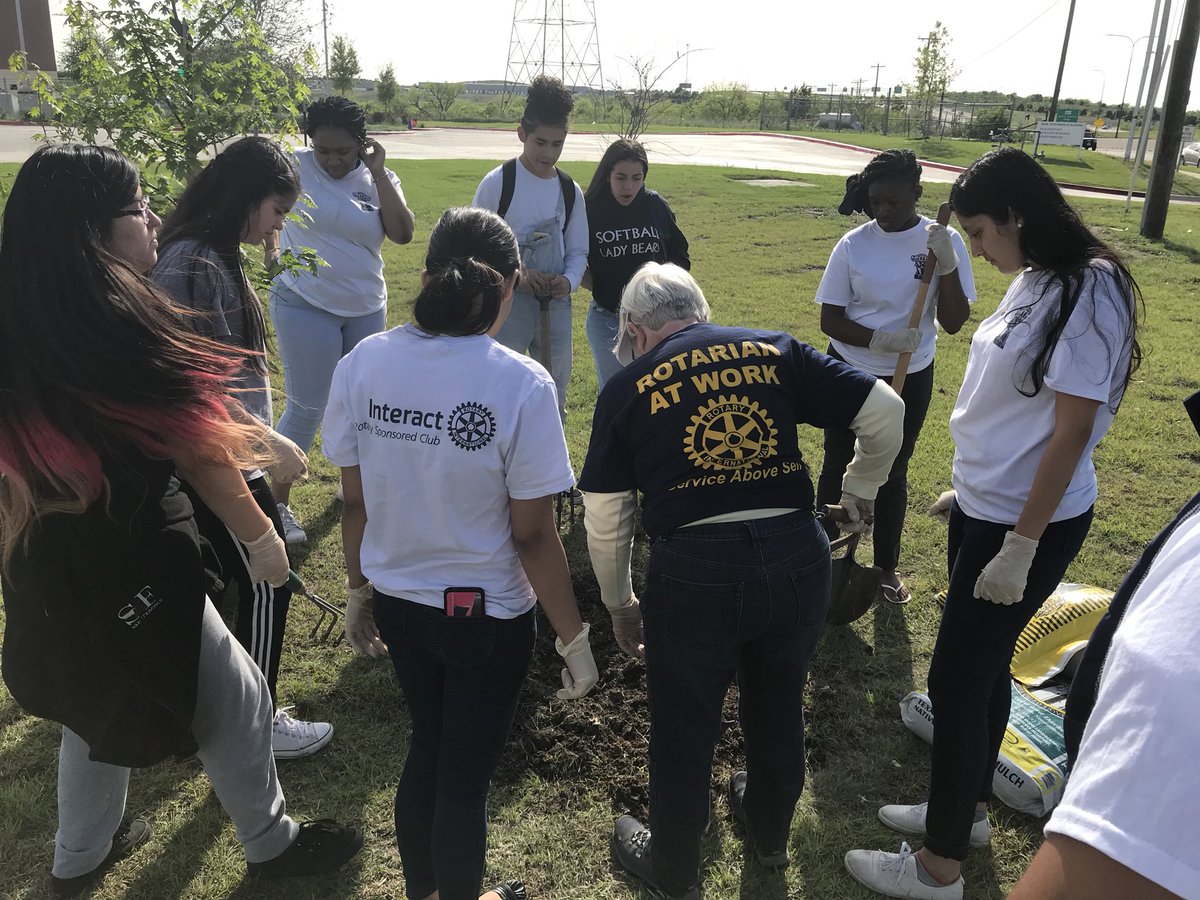 InteractMNTHS's tweet photo. Yesterday we planted the Tree of Hope on campus @ManorNewTech . #MakeADifference #TitanUp #OurHouse https://t.co/WY3yVyAPyS
