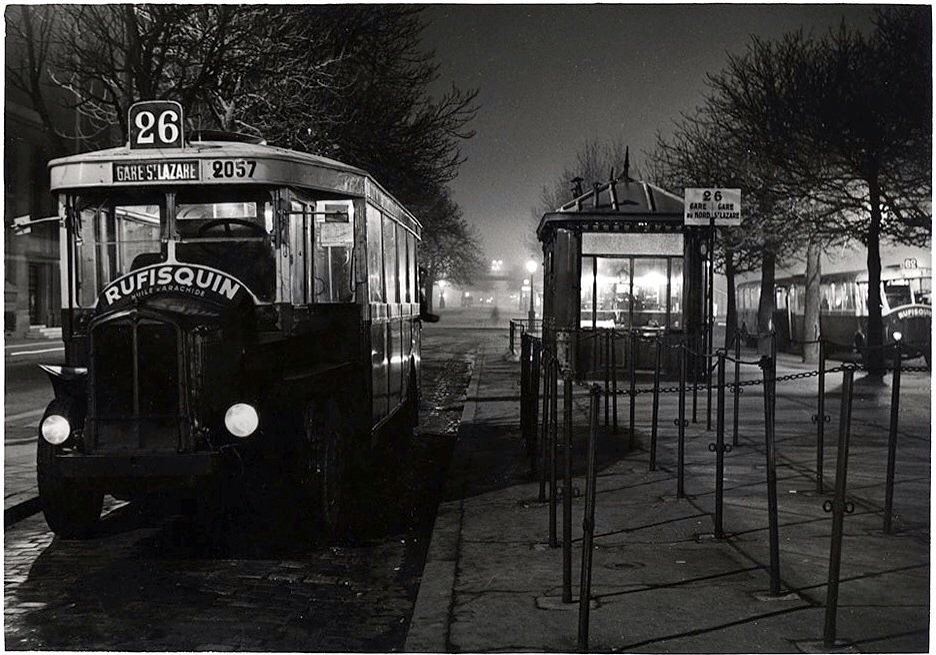 RaymondMessage's tweet photo. L’avenue de l’Opéra. Paris 1940 🇫🇷🖤📷😀
Via: aucharbon @alcarbon68
#blackandwhitephotography #nightphotography #timedexposure #streetphotography #socialdocumentation #Paris1940 #photojournalism https://t.co/jIuLx2PCdv