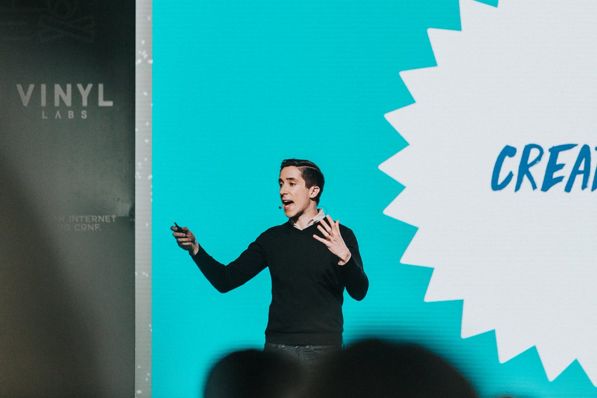 CIMConference's tweet photo. "Creative geniuses are constantly consuming within their niche. If we aren’t consuming stuff, we don't actually know what our audience likes and dislikes; we don’t know what’s new and not new." - @Allen @TrackMaven #ScienceOfCreativity #KeynoteSpeaker #CIMC2018 https://t.co/tjXojBhebF