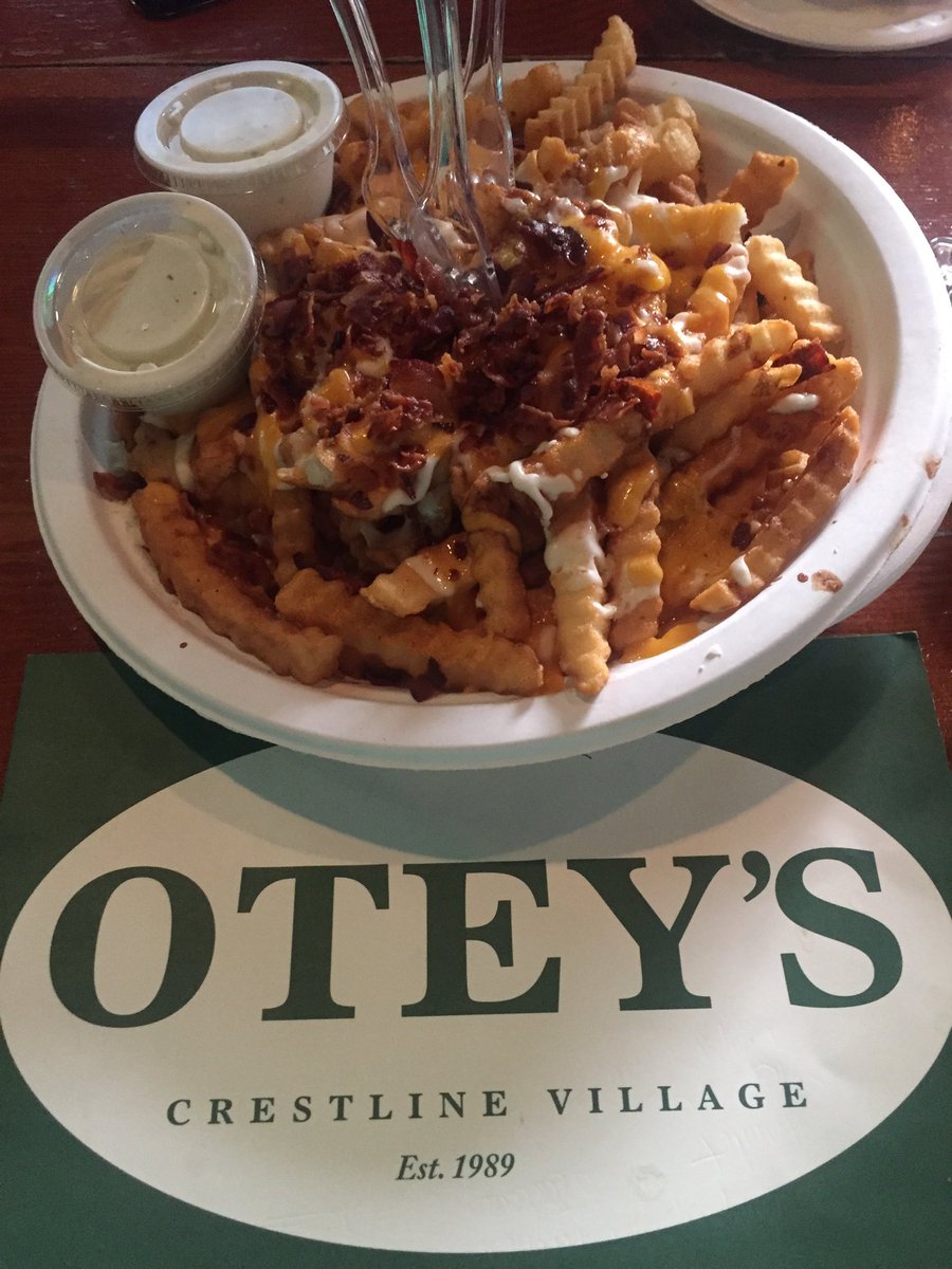 Eating again! Waiting on <a href="/rickguitar/">Rick Carter</a> and <a href="/JohnnyKulinich/">John Kulinich</a> at <a href="/Oteys/">Otey's Tavern</a>