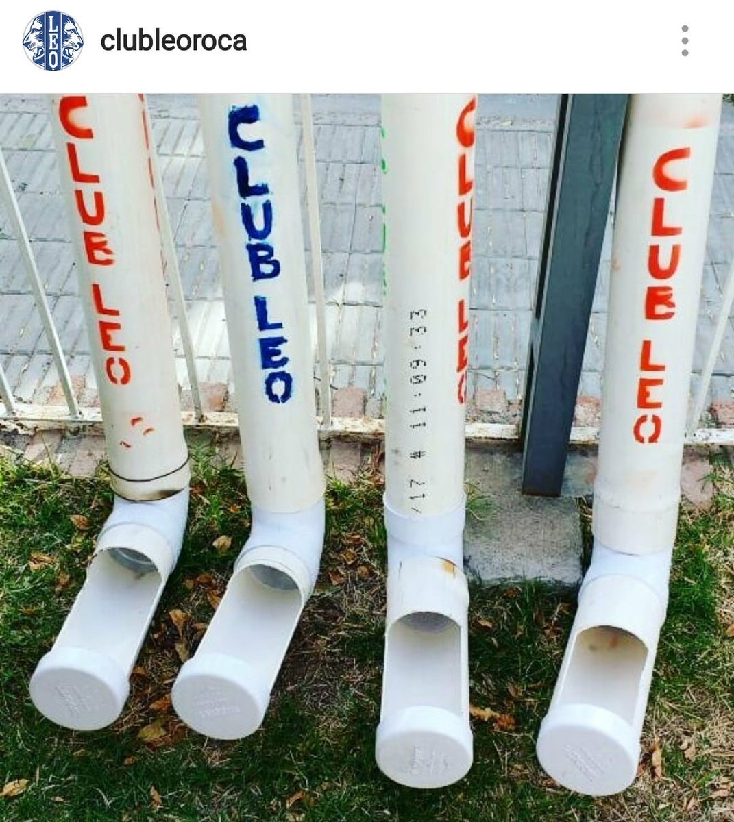 ClubLeoGralRoca's tweet photo. Obra en conjunto c @ClubLeoAllen. Dps de un almuerzo de integración estuvimos confeccionando los comedores para los perros callejeros y también estuvimos clasificando tapitas de plástico bajo el marco del Programa de Reciclaro de Tapas @FundGarrahan. #LeosEnAccion @LeosArgentina https://t.co/gwpdbLkUoY