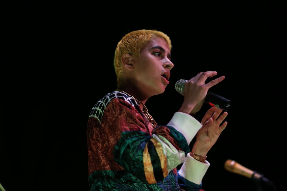 Profunda conversación sobre feminismo y el rol y desafíos de la mujer en la música y las industrias creativas en general entre <a href="/franciscamusic/">Francisca Valenzuela</a> y <a href="/MadameGandhi/">Madame Gandhi</a> en #DueñaDeTuVoz en 2° día de <a href="/ruidosafest/">RUIDOSA</a> Todo en un repleto #TeatroiF con un respetuoso público,principalmente femenino