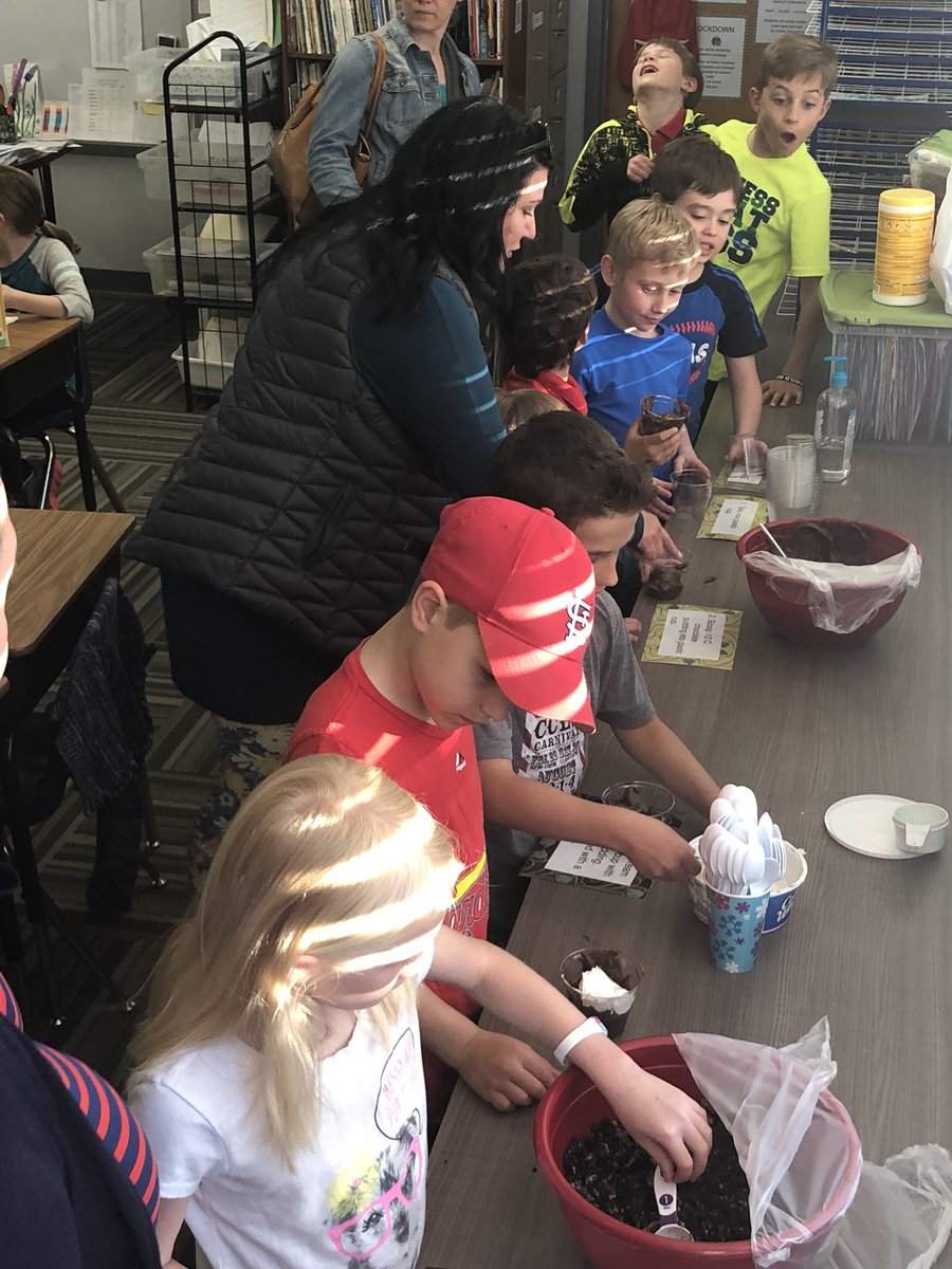 CCLSFishburn's tweet photo. Literacy and Food!!!
#DirtDessert #Gardening #LiteracyInTheKitchen
#LiteracyNight #cclsreads 
@CCLSChargers https://t.co/i1zya9fwkL