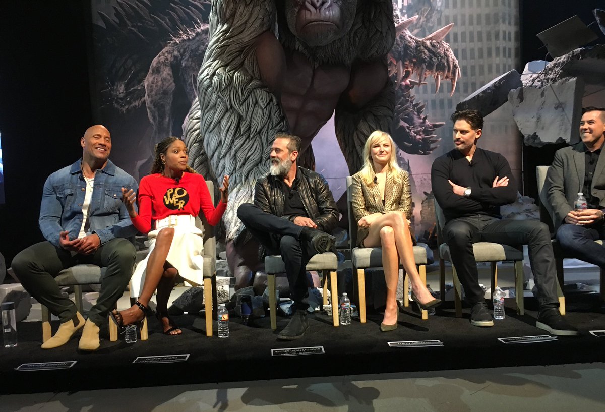 Lulamaybelle's tweet photo. Going on a #Rampage with #dwaynetherockjohnson #NaomieHarris #JeffreyDeanMorgan #MalinAckerman #joemanganiello & #BradPeyton. 🙌💪🐒🐺🐊 https://t.co/sNUyyDvWSS