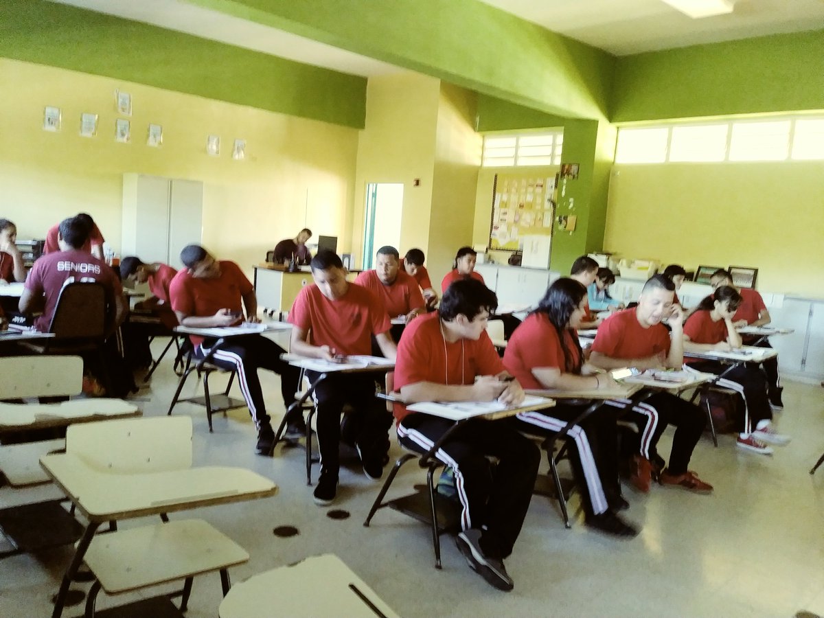 EscLCR's tweet photo. Taller sobre Microsoft Word a estudiantes del Programa de EE como parte de transición a estudios postsecundarios. #Todoporlosniños #SeparteDE. @EDUCACIONPR @SecEducacionPR https://t.co/BBRdg46XiU