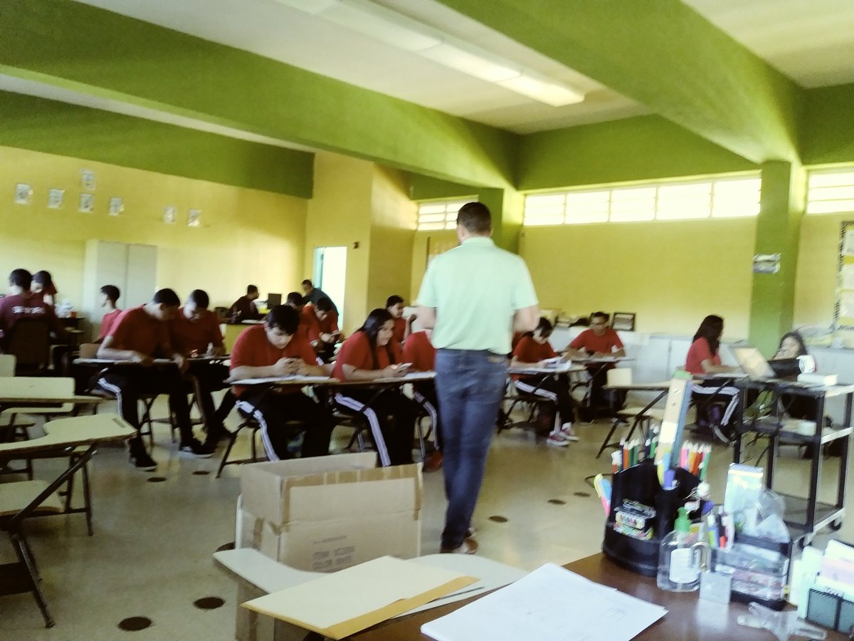 EscLCR's tweet photo. Taller sobre Microsoft Word a estudiantes del Programa de EE como parte de transición a estudios postsecundarios. #Todoporlosniños #SeparteDE. @EDUCACIONPR @SecEducacionPR https://t.co/BBRdg46XiU
