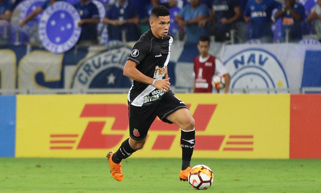 VascodaGama's tweet photo. Após avaliação de ortopedistas especialistas em cotovelo, chegou-se à conclusão de que Paulinho precisa ser submetido a uma intervenção cirúrgica, que será realizada no fim de semana para a retirada de fragmento ósseo na articulação no cotovelo esquerdo.
> https://t.co/AmZio9pgDx https://t.co/fyRw3eYqns