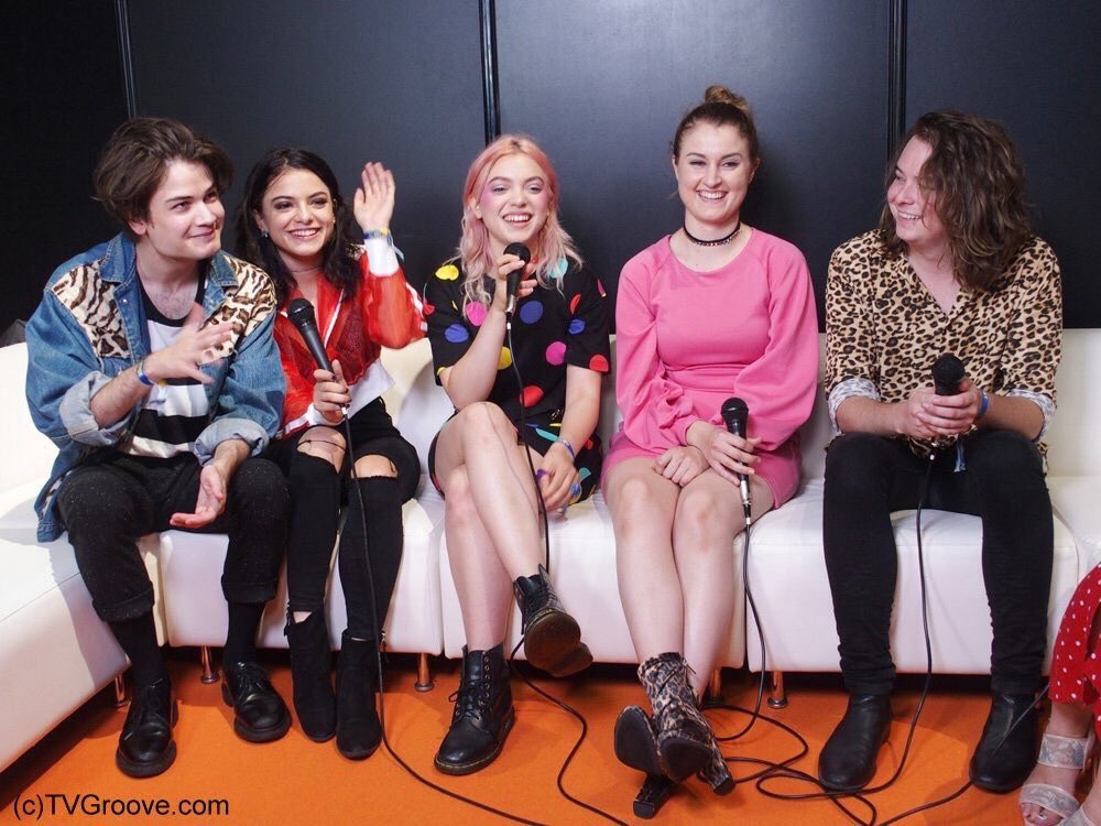 HeyVioletJP's tweet photo. Happy Birthday @renalovelis ♥️

今日はRenaの20歳のお誕生日です！🎉
みんなでお祝いしましょう🥂✨ https://t.co/8JWBeGgRbM