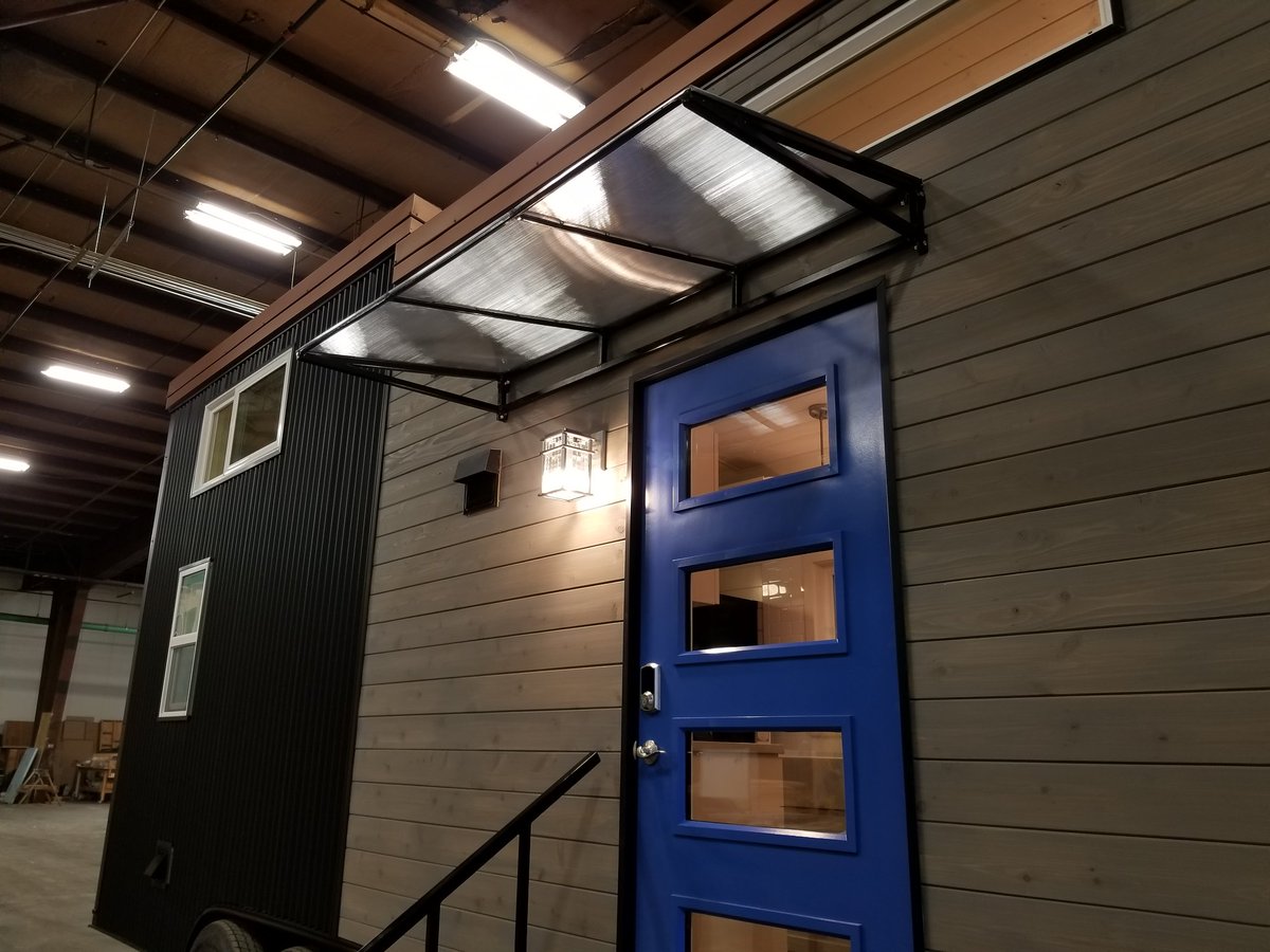 seattletinyhome's tweet photo. Look at this custom awning #tinyhouse #customtinyhouse #tinyhouseonwheels https://t.co/pHHw8B5YGr