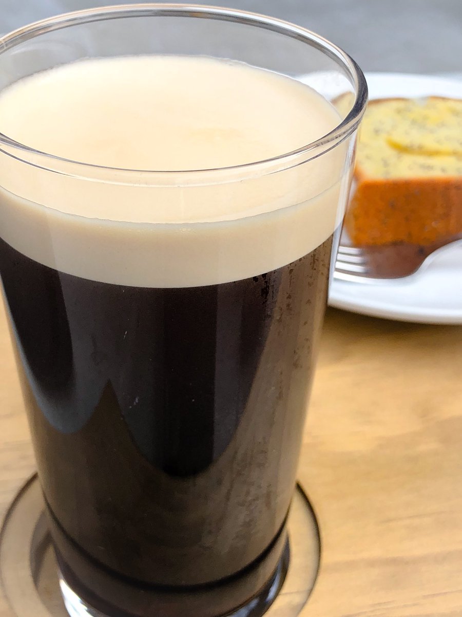 店員さんが説明してくれた店舗限定のナイトロコーヒー!
店舗が広く天井が高い作りのせいか(混んでいることもあり)店内意外と音がこもる。そのあたり気になる人はテラス席オススメかも