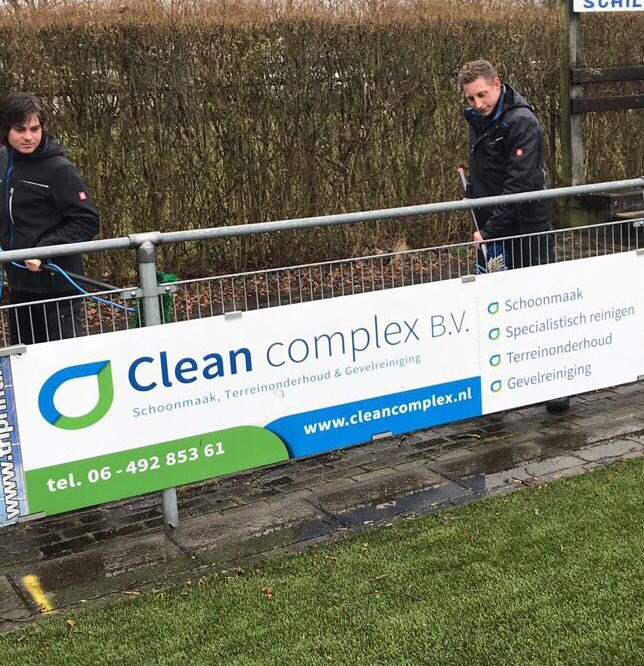 De <a href="/SponsorDOS/">DOS, Samen beter!</a> borden bij <a href="/VVDOSK/">DOS Kampen</a> zijn weer gereed gemaakt voor de zon zodat ze lekker kunnen schijnen! Dankzij <a href="/CleanComplex/">Jasper Westerink</a> #samenbeter