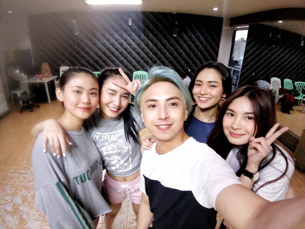 VincentIgno's tweet photo. BlackPink In Your Area!!! Ladies are you ready for tomorrow? See you for our last rehearsal before the event 👍@Sachzna1 @Rojean_vielka @JaylaStrongAF @thisisjanicanam #Apluspaint #Paintbabes https://t.co/saDGtryFNt