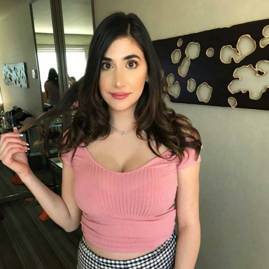 New_DanceMusic's tweet photo. 🙌 YASSS It's time for a great show TinaRAWWR💕:Hello 🙃 #Lifestyle 
https://t.co/DZQewgpN80 https://t.co/sEr8g5YyqD