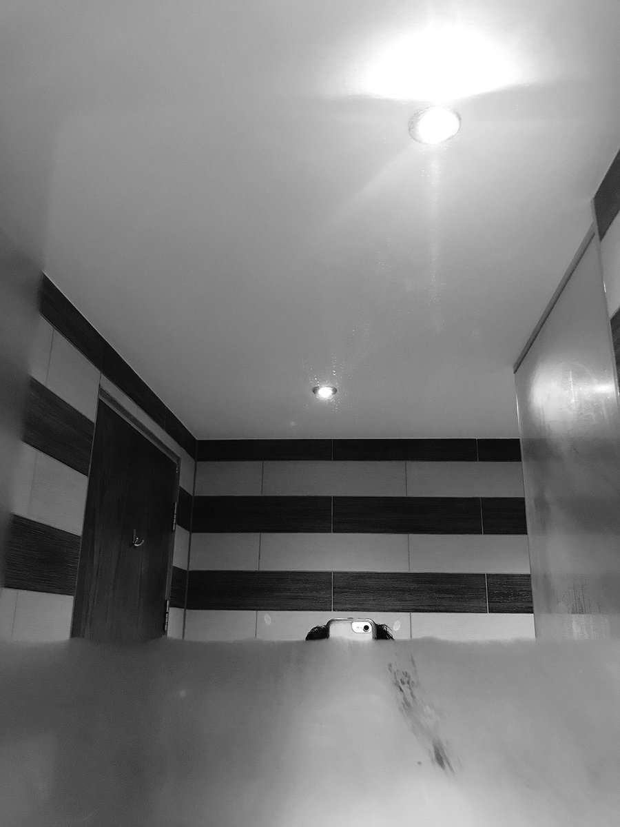 SusanCalman's tweet image. Thank goodness my hotel has a special part of the bathroom mirror that doesn’t steam up after a shower.  It’s brilliant! A whole big square completely clear. It’s great to check that the very top of my head is looking good. And let me tell you, it is! #ShortProblems