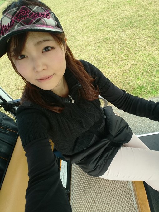 久しぶりでごめん😢😢 いやぁ、2週間くらい前に しっかりお休みもらって 久々のゴルフに行ってきたの😆 練習もせずいったけど 意外とまとまったラウンドができたのー🙃🙂  と思ったら怒涛の連勤になってしまい 軽く瀕死状態でした😃  連勤終わって またちょこちょこお出かけ中です&hearts;  みんなは元気🙋？