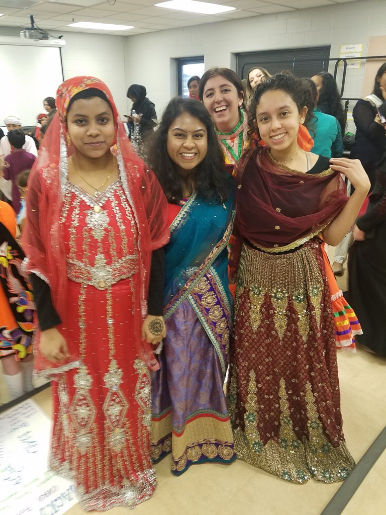 Anjk82's tweet photo. Had an AMAZING time presenting about my culture India to 5th graders. I miss them and their curiosity:)) I will be posting more later :)) https://t.co/tawTekS6ci