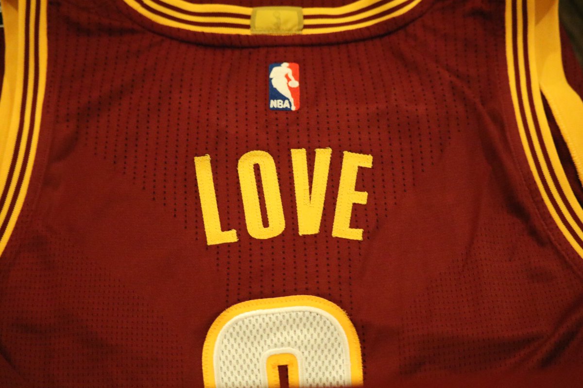 cavs's tweet photo. At the half, @KevinLove leads the squad with 16 points.

RETWEET this before the end of the game for a chance to win a game-worn jersey, courtesy of @PaniniAmerica.

#AllForOne || #WhoDoYouCollect https://t.co/7V9zaHGP4A