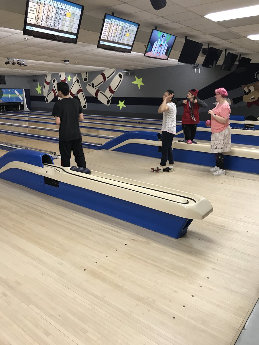 Pem_BestBuddies's tweet image. What an amazing group of people we had at Alley Kay Bowling tonight😊 It was so fun!