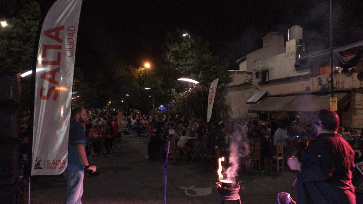Yacones's tweet photo. #Ahora Todo listo para subir a dejarles un par de canciones en el #PaseoDeLosPoetas por el #DíaDeLaEmpanadaSalteña

#Yacones #EnVivo https://t.co/FH3ZXQ8ozE