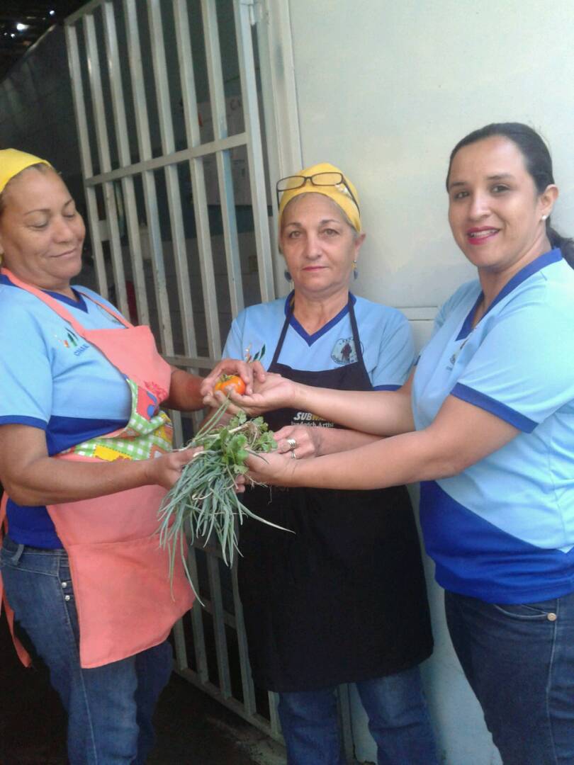 Entrega del conuco a las Madres Cocineras del PEN San Francisco de Asís en Mcpio Zamora Edo. Aragua @MPPEDUCACION <a href="/maestratuitera/">Miriam Mayorga</a> <a href="/JauaMiranda/">Elías Jaua</a> <a href="/AraguaPotencia/">AraguaPotencia</a> @josevsierra  @ZE_Aragua <a href="/christianba81/">Christian Barrios</a>