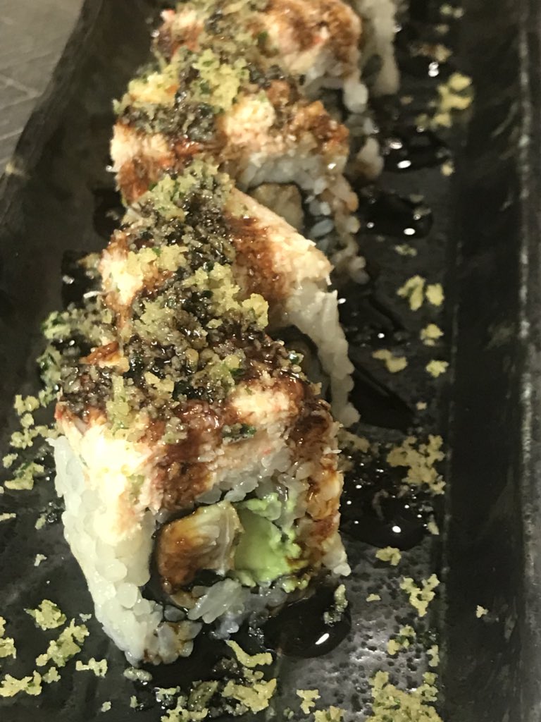 SushiRan's tweet photo. Make your reservation and try this delicious # Crunch Roll - eel, avocado, brown rice agedama, spicy crab and aonori powder and eel sauce on top. @SushiRan. https://t.co/6Xx4nqThpj