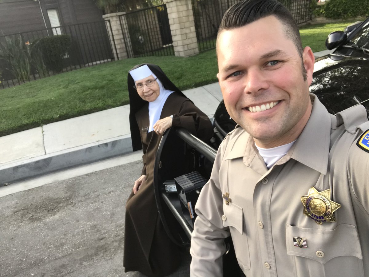 CHP_SFS's tweet photo. Can anybody help a sister out? Officer D. Warren was the guardian angel the Sisters of Santa Teresita (of Duarte, CA) needed when their 19 year old Dodge Caravan broke down in traffic lanes on I-605.  Fortunately, helping others is in our DNA.  @CBSLA @NBCLA @KTLA @ABC7 @FOXLA https://t.co/D52y2Gwrqn