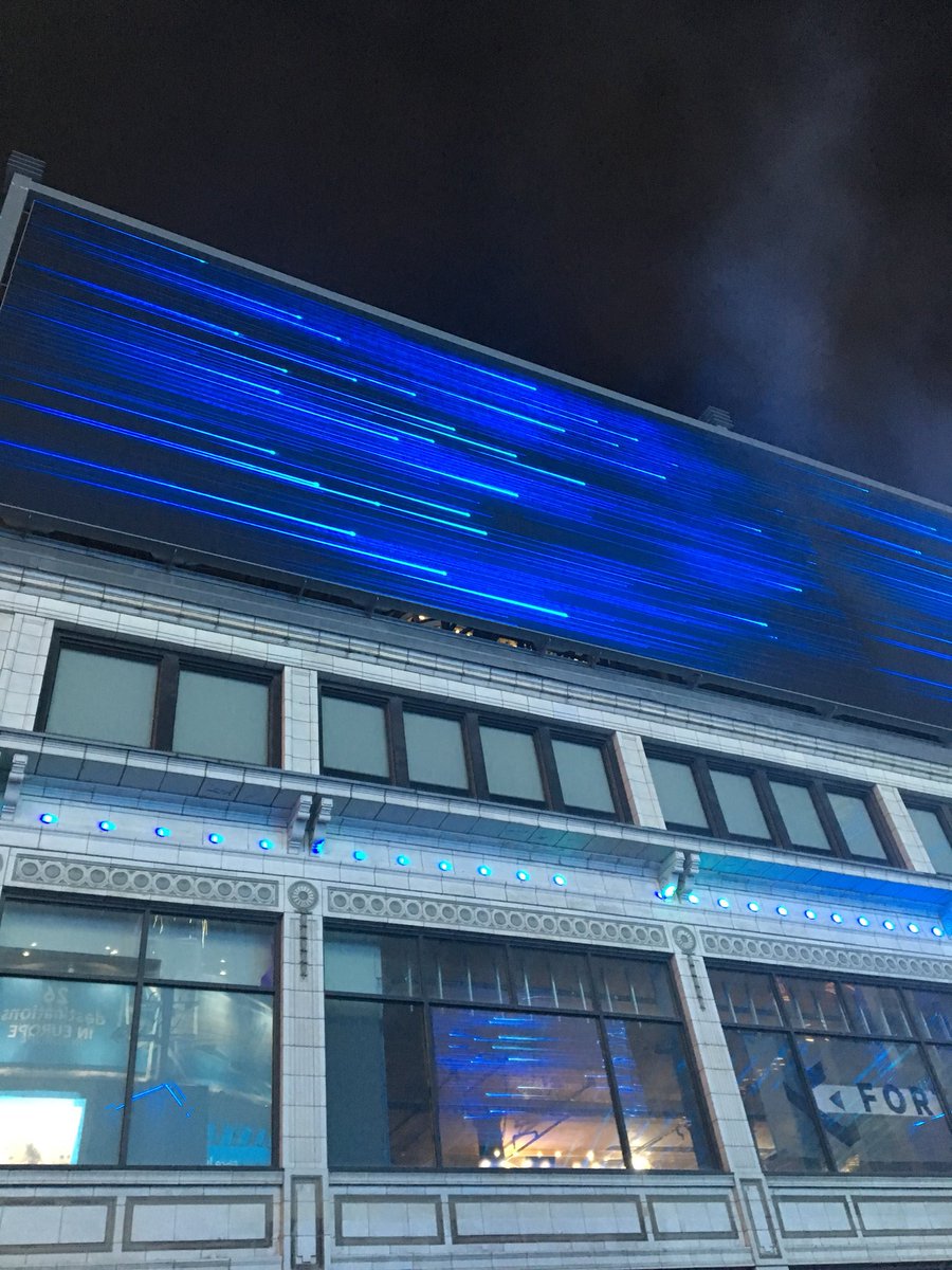 jpom12's tweet photo. Hey @Bell how about showing the concert on some of these huge screens you rented out instead of this stuff... #wastedadvertising https://t.co/dIDD6Ysri1