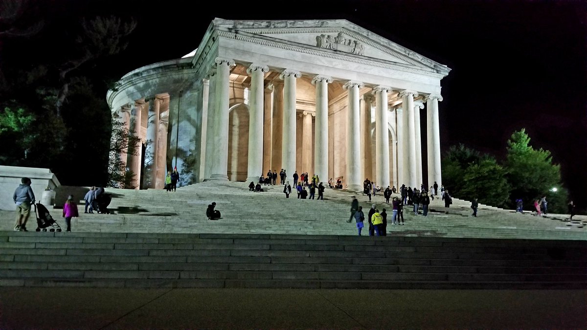schaferspeed's tweet photo. Jefferson memorial at night #wmsdc2018 https://t.co/P9ro2KdelZ