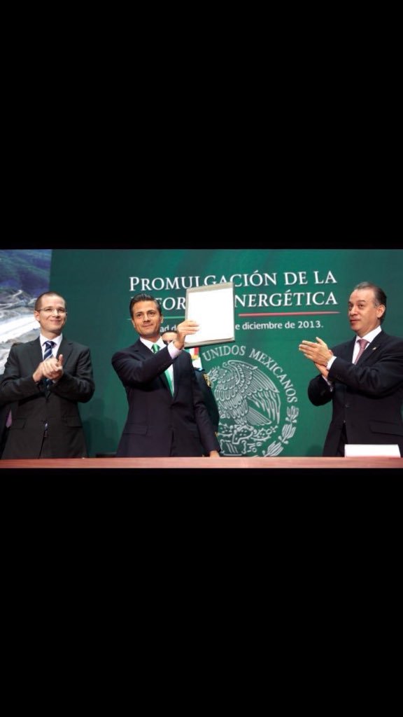 Pido a quienes están hartos de la corrupción y la impunidad, que se unan al PaseDeLista 10pm y alcemos la voz
NoAlSilencio
ABCnoSeOlvida
BastaDeMuerteySaqueo
#MexicoExigeVerdadyJusticia