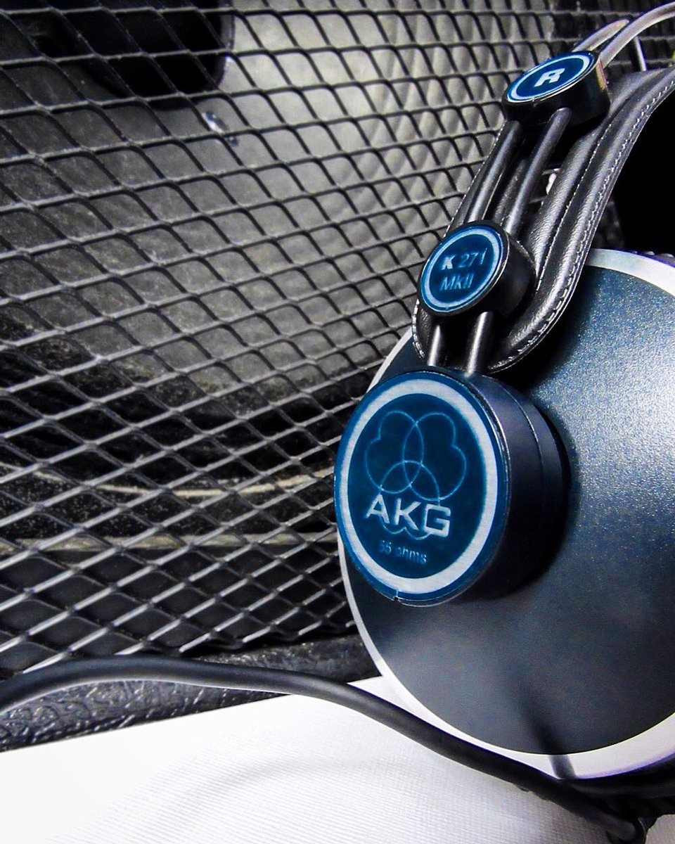 PeteTross's tweet photo. AKG always 😎
#akg #headphones #Studio #Recording #home #homestudio #music #HeavyMetal #metal #rock #HardRock #Rock #SoundCloud https://t.co/YGeczdJjOH