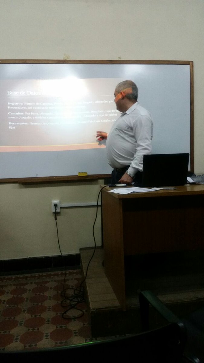drcastrolauri's tweet photo. Todo dar la clase. Facultad de Derecho. Informática Jurídica. Bases de Datos https://t.co/25FB1jqThd