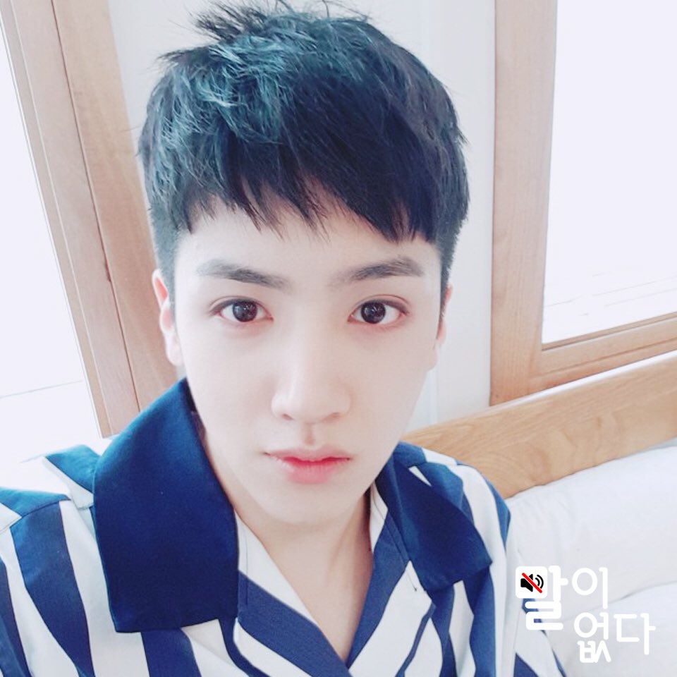 momox_official's tweet photo. [#말이없다🔇] 

(ﾉ◕ヮ◕)ﾉ*:･ﾟ✧
✨⭐️💫💥🌟✨
*:･ﾟ우석이 셀카 왔어요 *:･ﾟ

#우석 #WOOSEOK #PENTAGON
#POSITIVE @CUBE_PTG https://t.co/UPAhsMFdDP