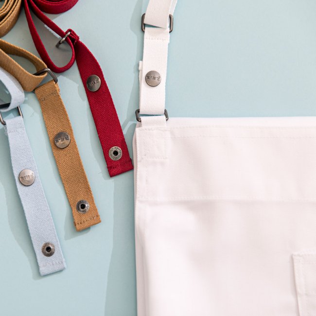 TilitNYC's tweet image. It's all about choices. The Tilit white 2pack has the add-on option for colorful straps giving you a pop of color that is removable for bleaching that white apron. #chefaprons #white2pack #colorpop #usamade