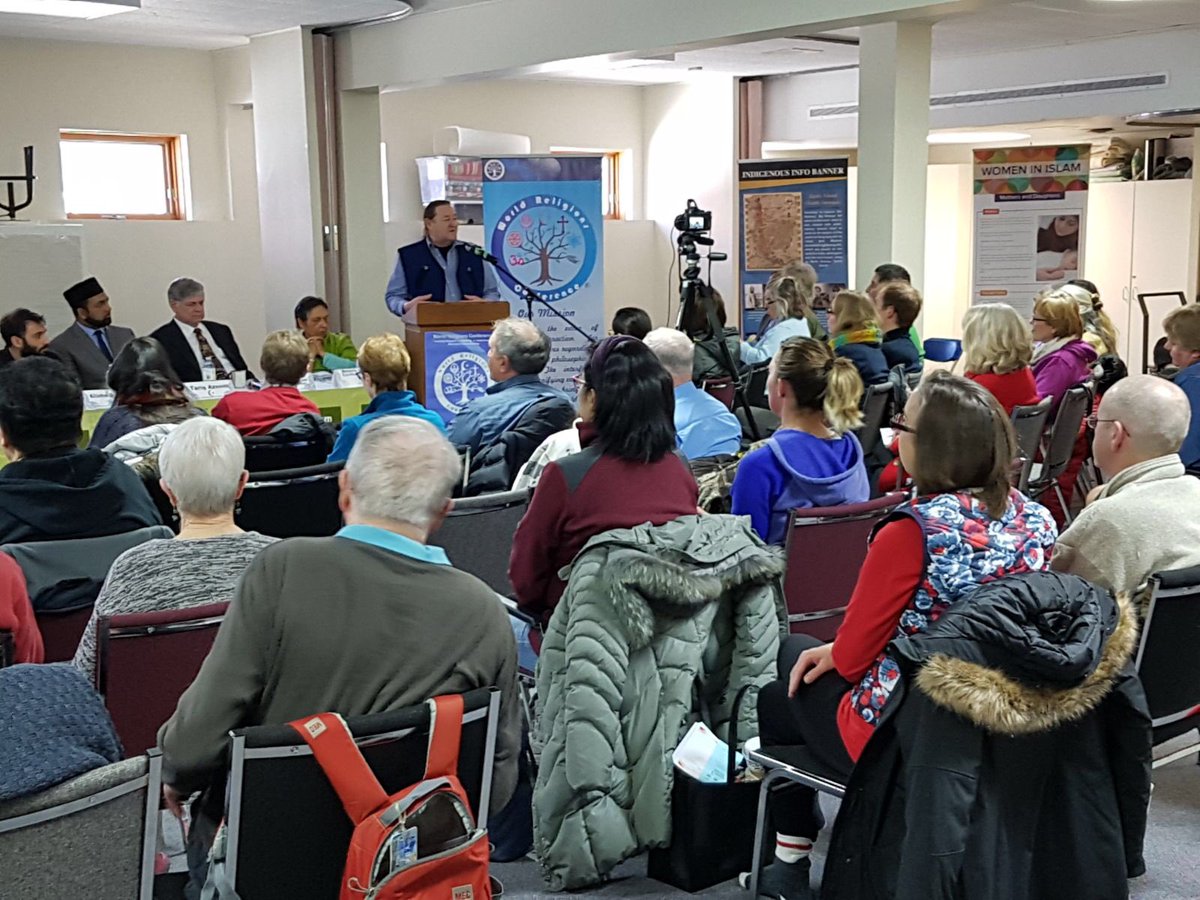 tariq1azeem's tweet photo. 4-April-2018
Our Jama'at organised 8th World Religions Conference in Whitehorse, Yukon, 2400 kilometres north of Vancouver. By the grace of Allah, the message of Islam reached to hundreds of people through this event. Food was also collected and donated to local food bank. https://t.co/SfhOsYnHtT