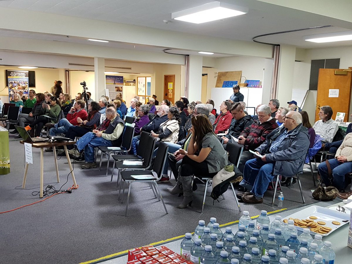 tariq1azeem's tweet photo. 4-April-2018
Our Jama'at organised 8th World Religions Conference in Whitehorse, Yukon, 2400 kilometres north of Vancouver. By the grace of Allah, the message of Islam reached to hundreds of people through this event. Food was also collected and donated to local food bank. https://t.co/SfhOsYnHtT