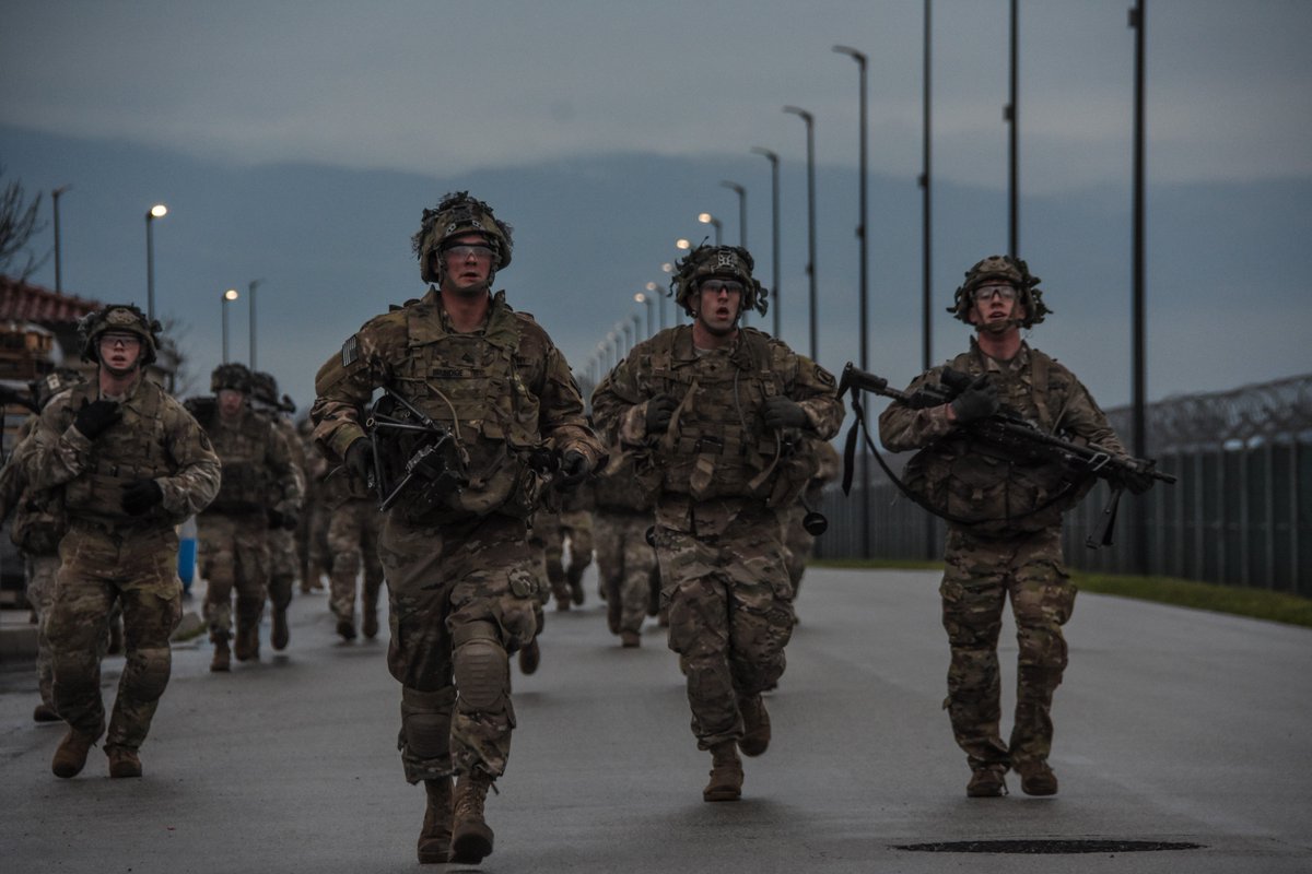 DVIDSHub's tweet photo. #Paratrooper Combat Run
#USArmyEurope #StrongEurope #Italy #DelDin
https://t.co/mWKA8ZXHkN https://t.co/bLu9DSa4OM