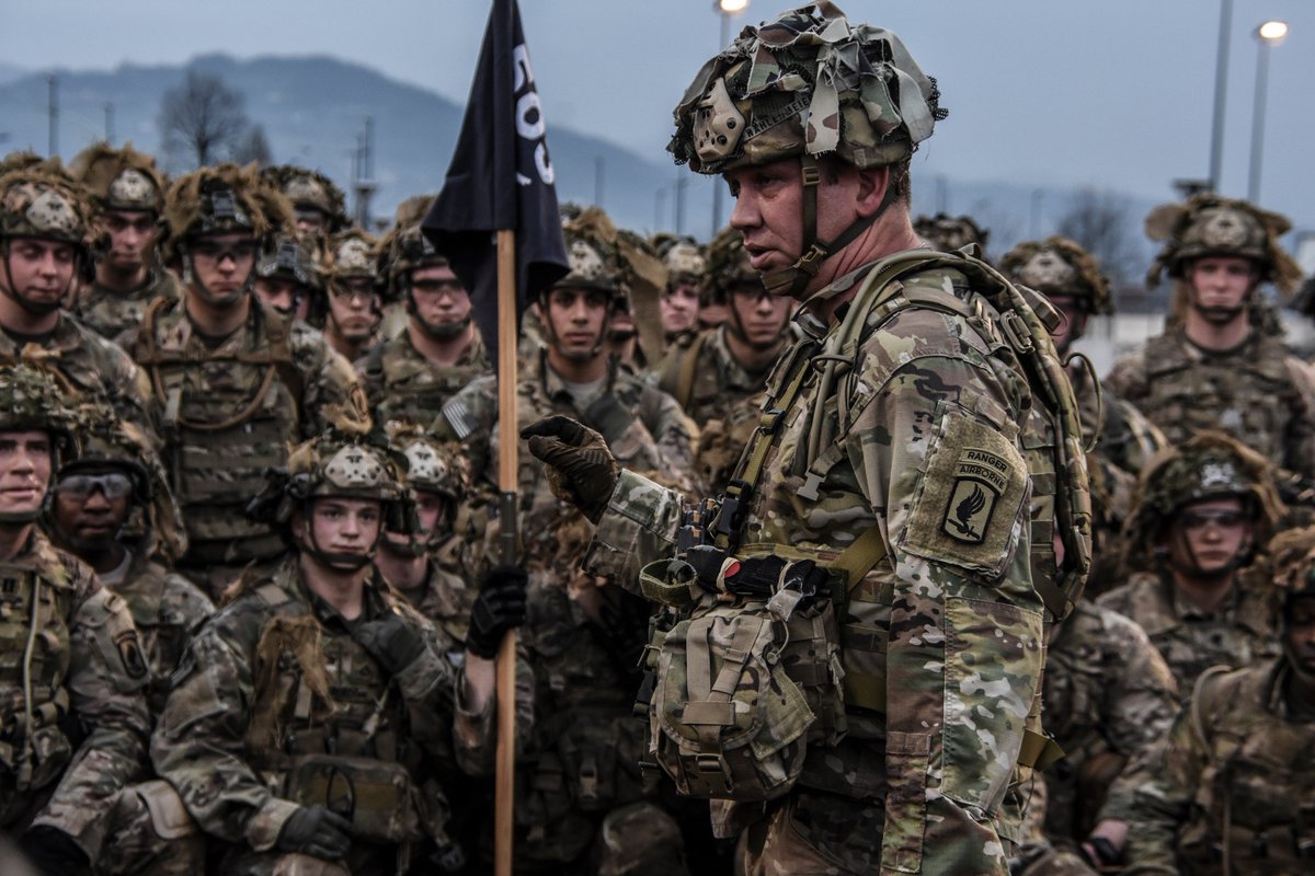 DVIDSHub's tweet photo. #Paratrooper Combat Run
#USArmyEurope #StrongEurope #Italy #DelDin
https://t.co/mWKA8ZXHkN https://t.co/bLu9DSa4OM