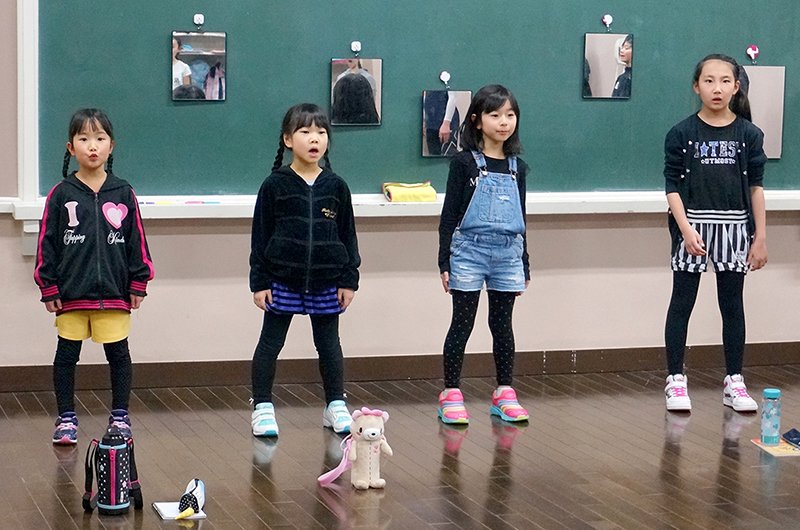 劇団四季 Di Twitter 今年1月に行われたオーディションに合格した男女名の子役たちは さっそく連日の稽古に励んでいます 舞台俳優としての体作りや 言葉の意味をしっかり伝えるための発声といった基礎を ぐんぐん吸収していく彼ら その表情には プロとして舞台 劇団四季 Di Twitter 今年1月に行われたオーディションに合格した男女名の子役たちは さっそく連日の稽古に励んでいます 舞台俳優としての体作りや 言葉の意味をしっかり伝えるための発声といった基礎を ぐんぐん吸収していく彼ら その表情には プロとして舞台