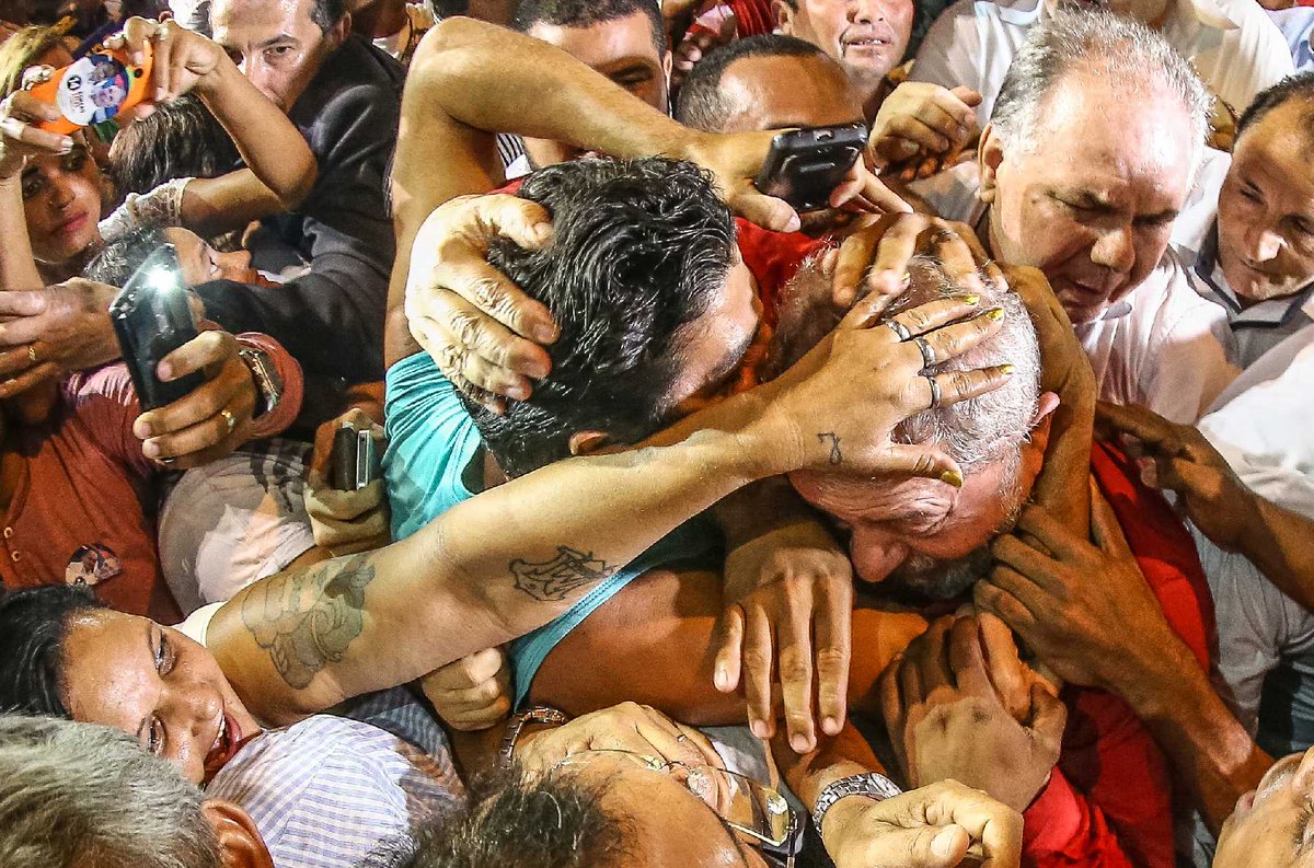 NicolasMaduro's tweet image. Todos somos Lula. No podrán con las esperanzas y convicciones de los rebeldes. Nada detendrá la marcha por la justicia y dignidad de Brasil. Hablando con la verdad y el corazón somos invencibles. Estamos contigo. #LulaValeALuta