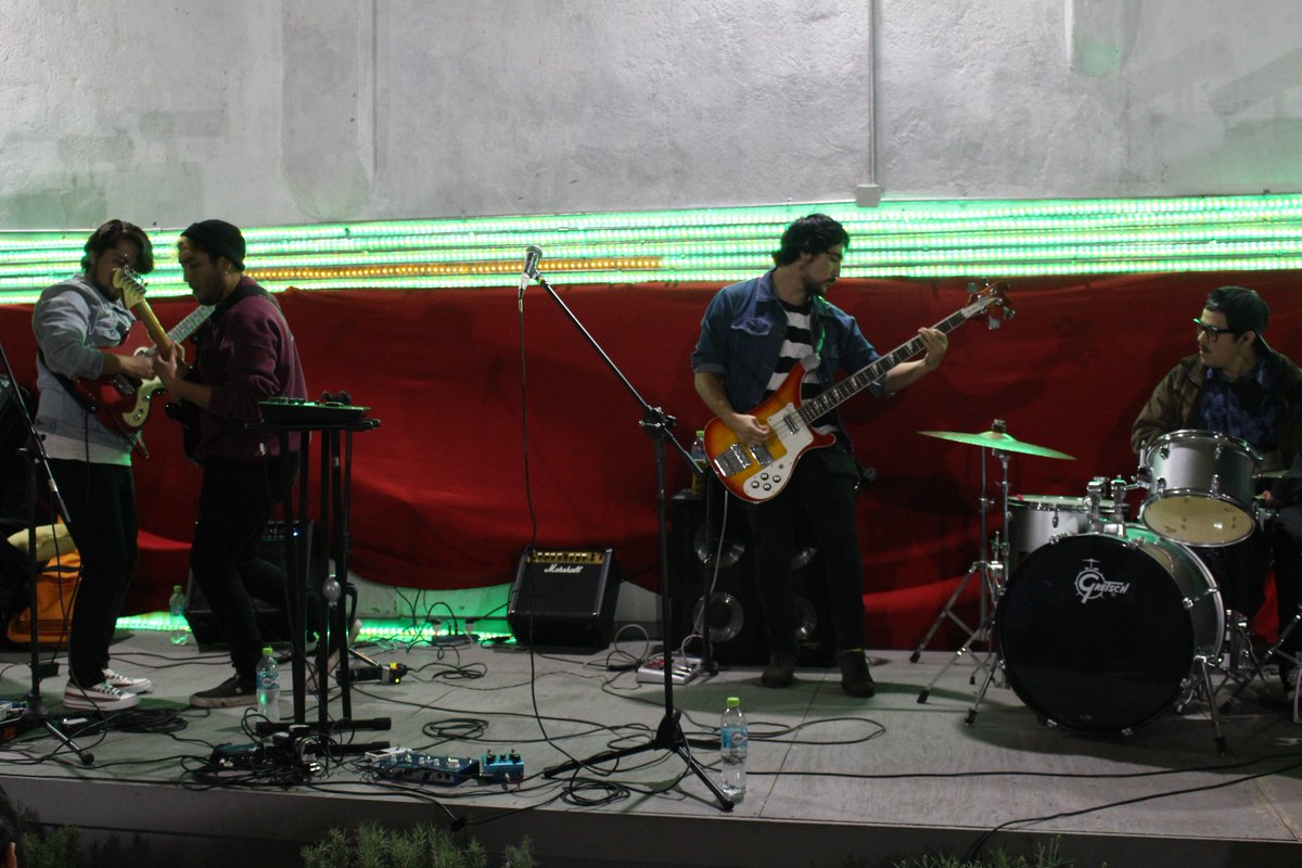 PdB_Cumming's tweet photo. @Reinaluisachile nos encantó con su música y energía sobre el escenario ¡Mucha suerte en lo que viene y gracias por venir! 😄😍
 
> Mención para @SonandoCL que día a día trabaja por darle un espacio a las bandas emergentes chilenas. https://t.co/yMF9vWueh4