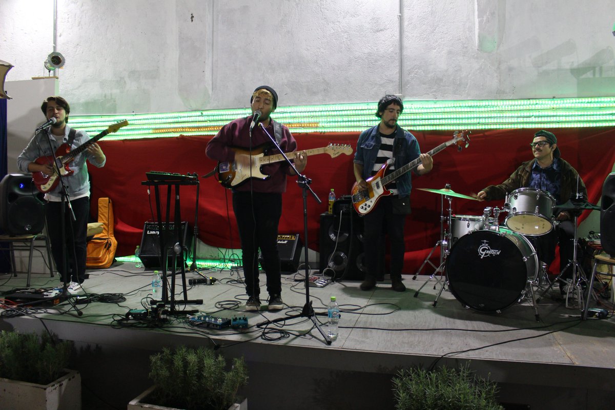PdB_Cumming's tweet photo. @Reinaluisachile nos encantó con su música y energía sobre el escenario ¡Mucha suerte en lo que viene y gracias por venir! 😄😍
 
> Mención para @SonandoCL que día a día trabaja por darle un espacio a las bandas emergentes chilenas. https://t.co/yMF9vWueh4