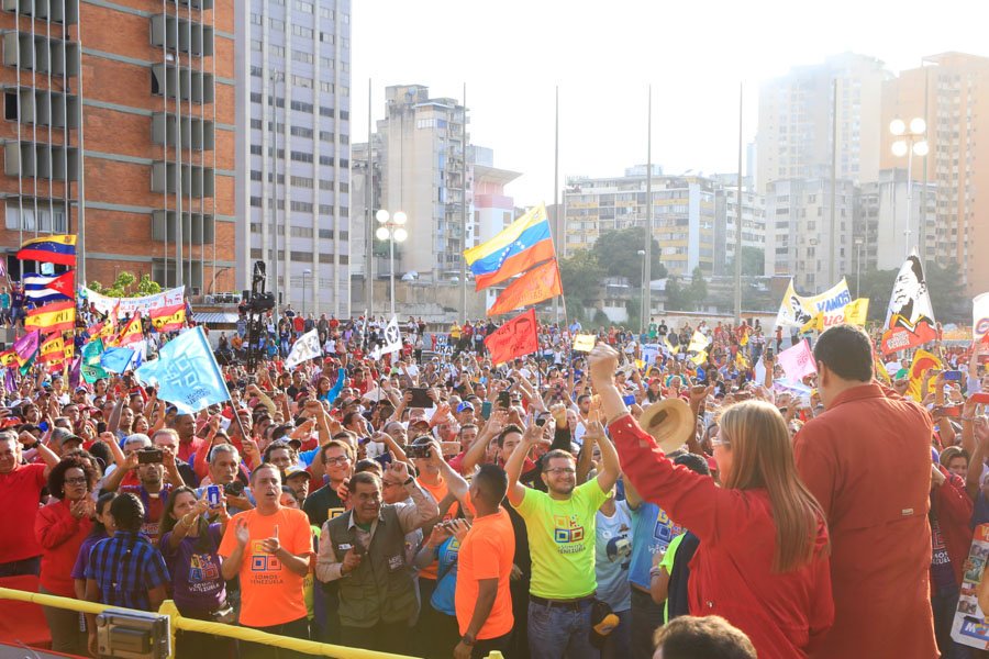 VTVcanal8's tweet photo. #Noticia | Presidente @NicolasMaduro estimó que en los próximos comicios presidenciales del 20 de mayo, con el voto del 70 % de los venezolanos, "se cumplirá la meta Chávez: 10 millones de votos para el candidato de la Revolución y la Patria” https://t.co/yw1Q1rb6Mr