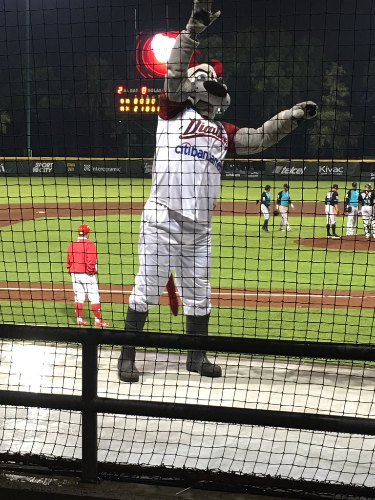 24doble2's tweet photo. El @Rocco00MX en el último de la serie, sacándole brillo al suelo con las "piporras" 🤣 #VamosDiablos #ElBeisEsDivertido #Guaff 💪🏼💥⚾️👹 https://t.co/DVjBwHWSm9