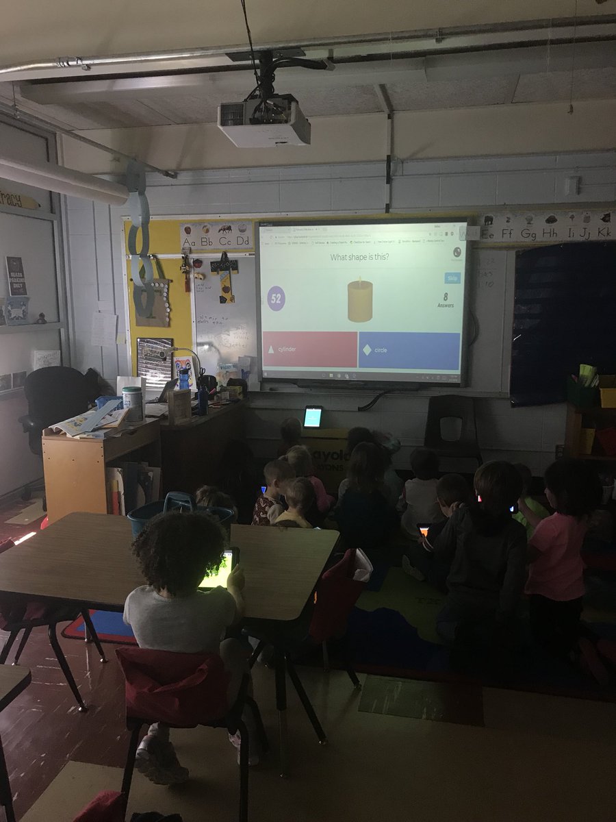 TheTeacherTracy's tweet photo. #TeamTracy @BinghamBlueJays  were using @GetKahoot to test our knowledge on 2D and 3D shapes. It was a #hoot! #iteachk  #somuchlaughter @officialSPS @R12Sps https://t.co/DLzrvg3lz0