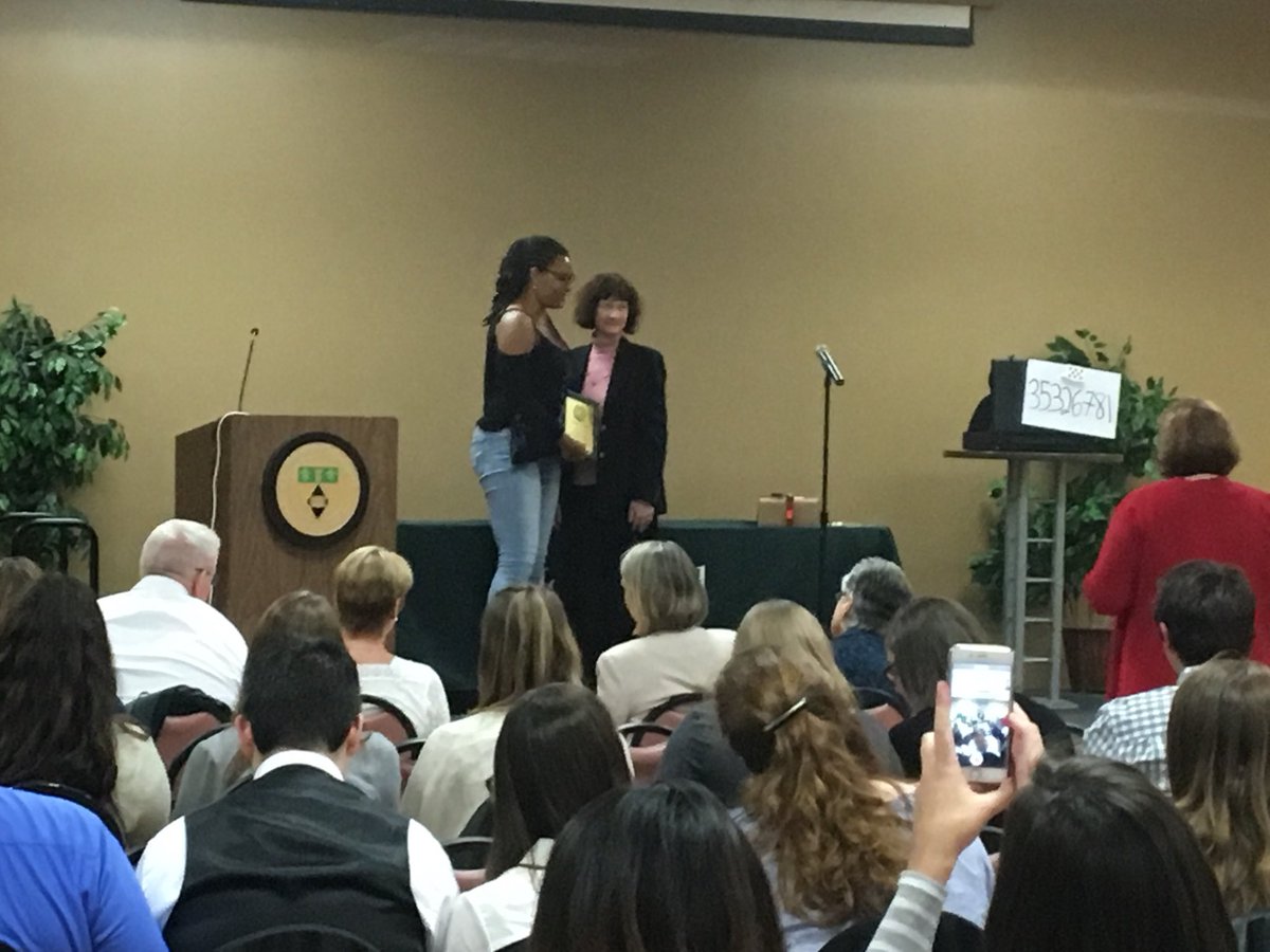 MarywoodU's tweet photo. Congratulations to all of our Student Leadership nomineees and award winners! Our students are awesome @MarywoodU https://t.co/08GengvV3Q
